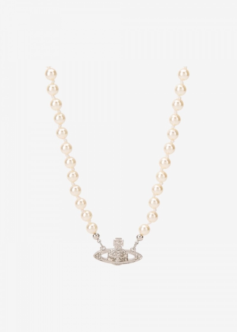 비비안웨스트우드 공용 미니 바스 릴리프 크림 목걸이 63010100 P104