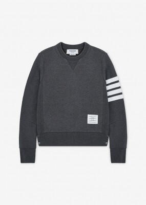 톰브라운 여성 사선 완장 다크 그레이 맨투맨 FJT002A 00535 025